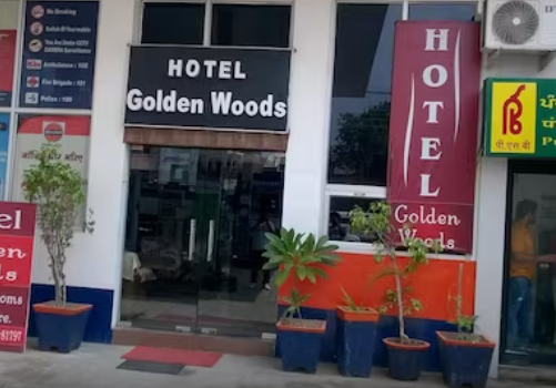 HOTEL GOLDEN WOODS