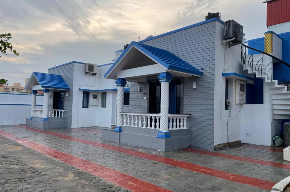 NIBAV BEACH / BERRY SQUARE VILLA