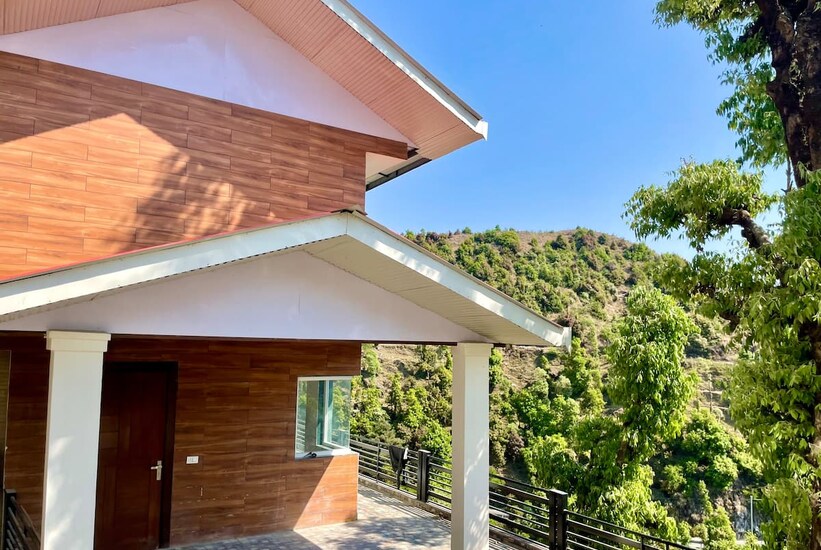 SUNDAYS FOREVER  OAK HOUSE