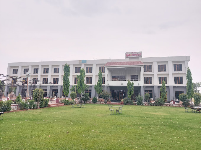 GEETANJALI HOTEL & MOTEL