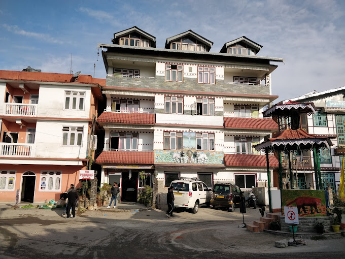 PHAMRONG RETREAT PELLING