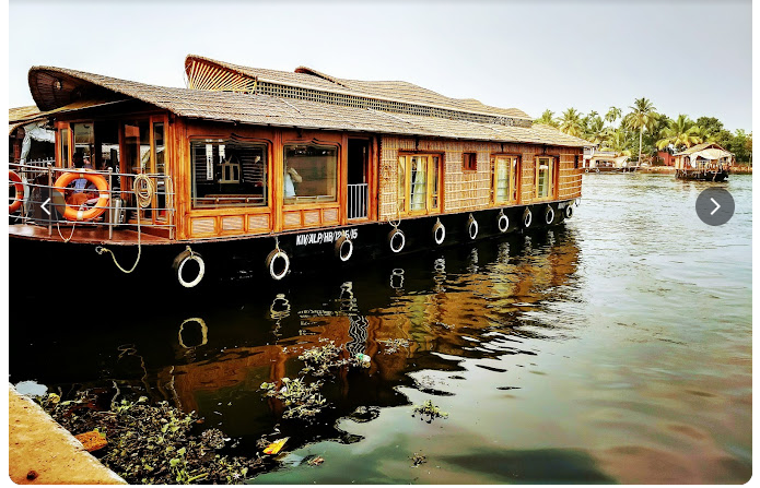 THARAVAD HERITAGE HOUSEBOAT