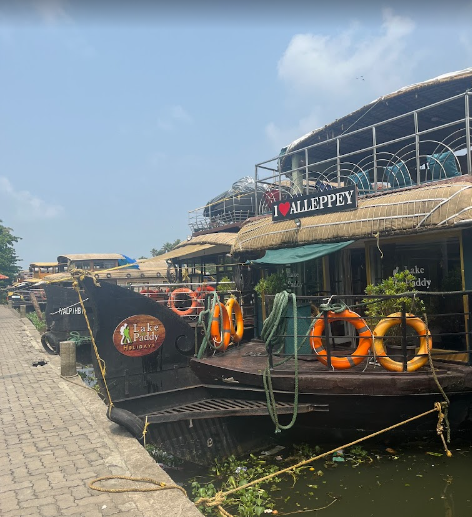 LAKE AND PADDY HOUSEBOAT