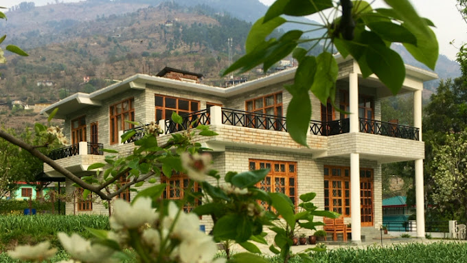 HILLS & ORB -FARMSTAY