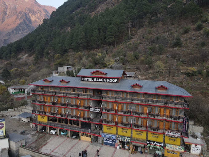 BLACK BLACK ROOF HOTEL