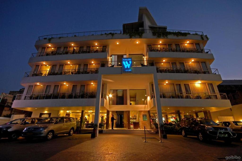 THE WALL STREET BEACON HOTEL