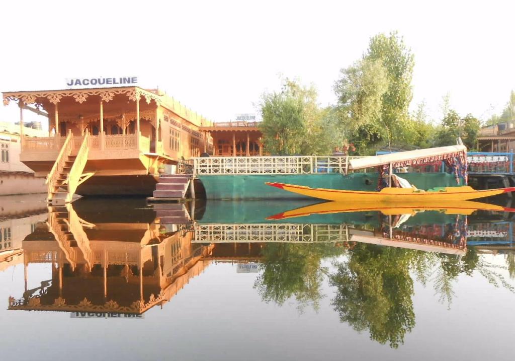 JACQUELINE HOUSEBOAT