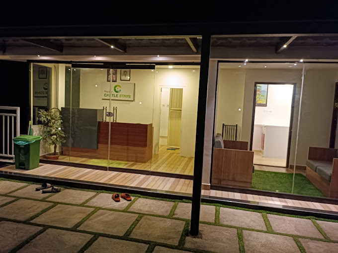 VETTOOR CASTLE STAYS