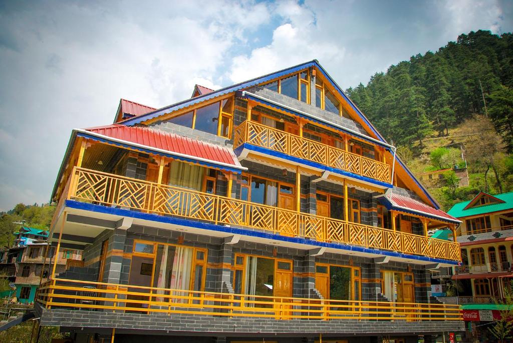 CAFE SAFFRON AND COTTAGES