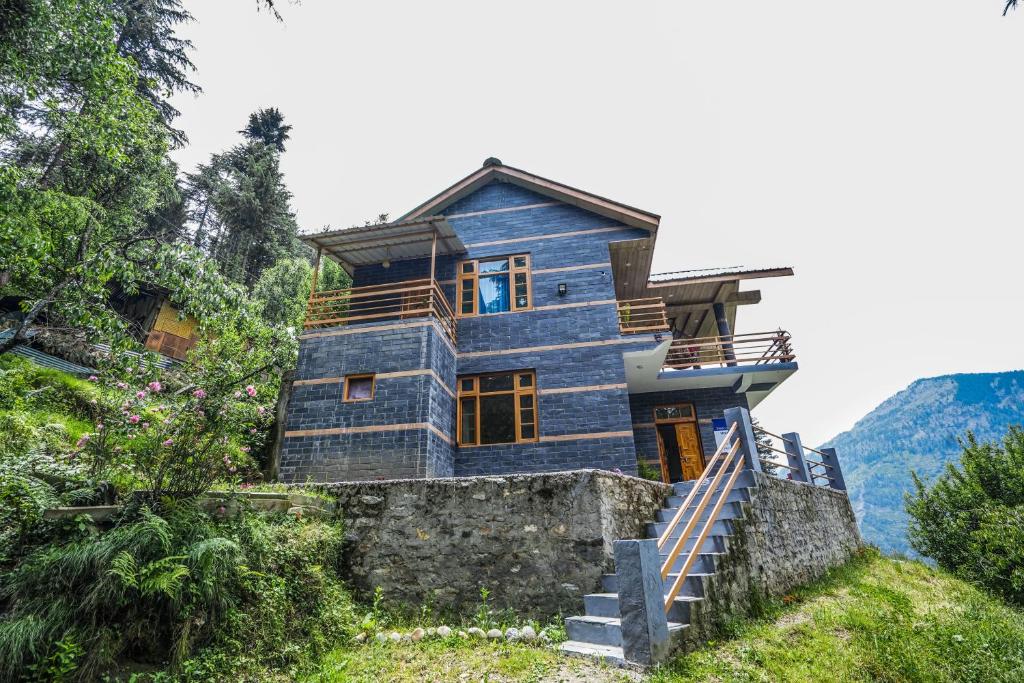 SAFFRONSTAYS THE MONT ARCADIA