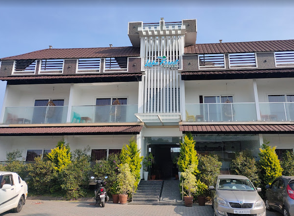 Lake Forest Hotel