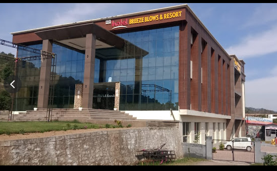 HOTEL BREEZE BLOWS & RESORT