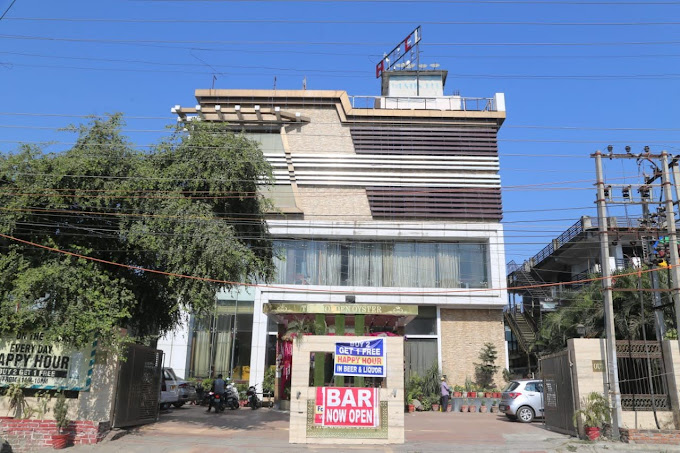 THE GOLDEN OYSTER HOTEL AND BAR