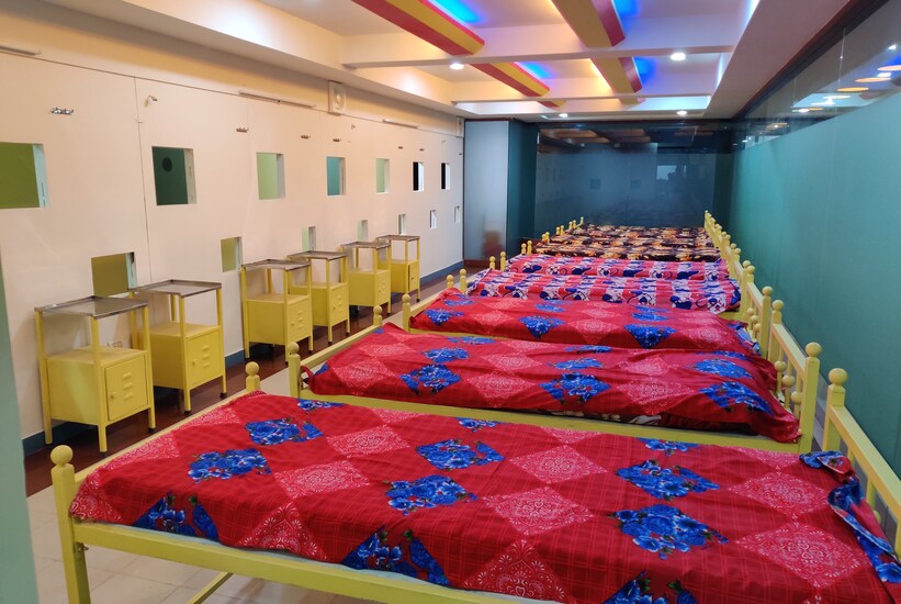 BED SPACE LIVING LODGE