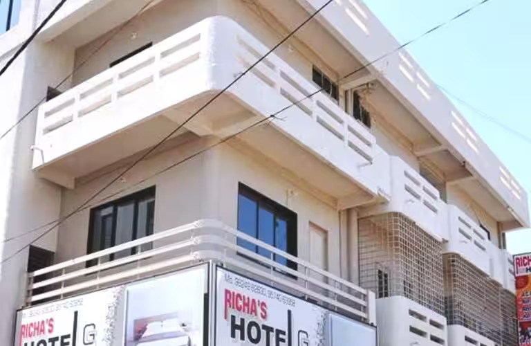 RICHAS HOTEL  AND  RESTAURANT