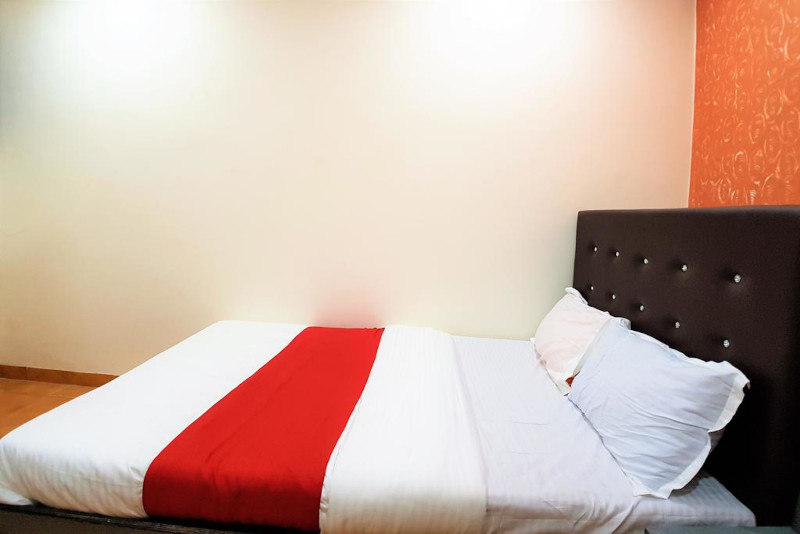 APPLE HOUSE SAKINAKA METRO STATION NEAR BILAD MASJID