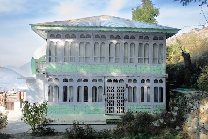 FOGGY FOREST COTTAGE