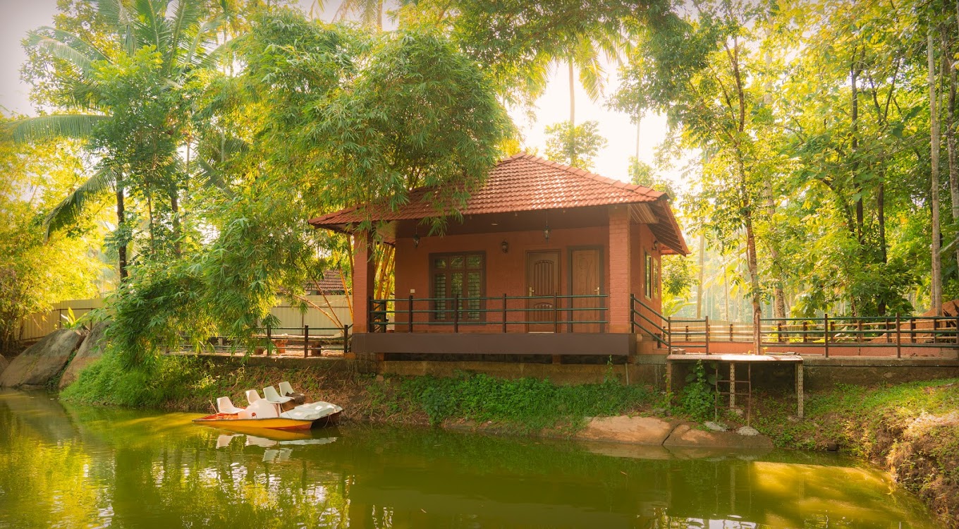 LAKE VIEW HOLIDAY VILLA