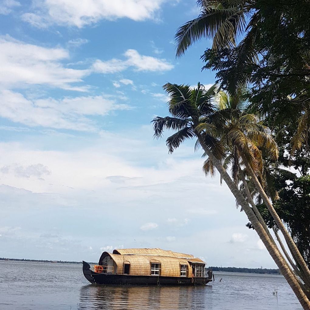 PUNNAMADA HOUSE BOATS