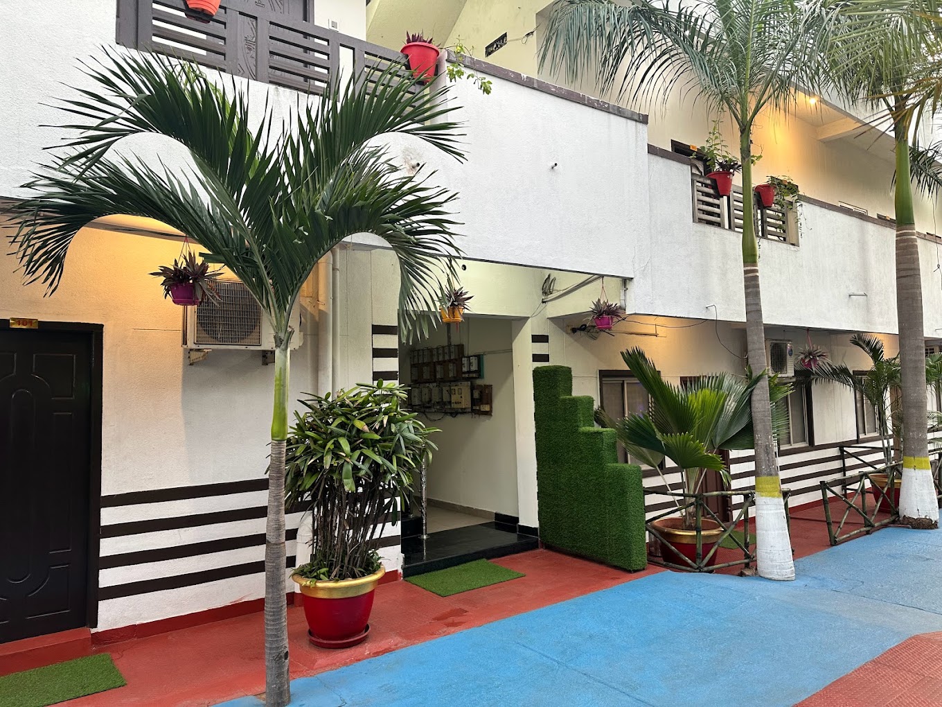 SMJ GRAND HOTEL & MAHAL