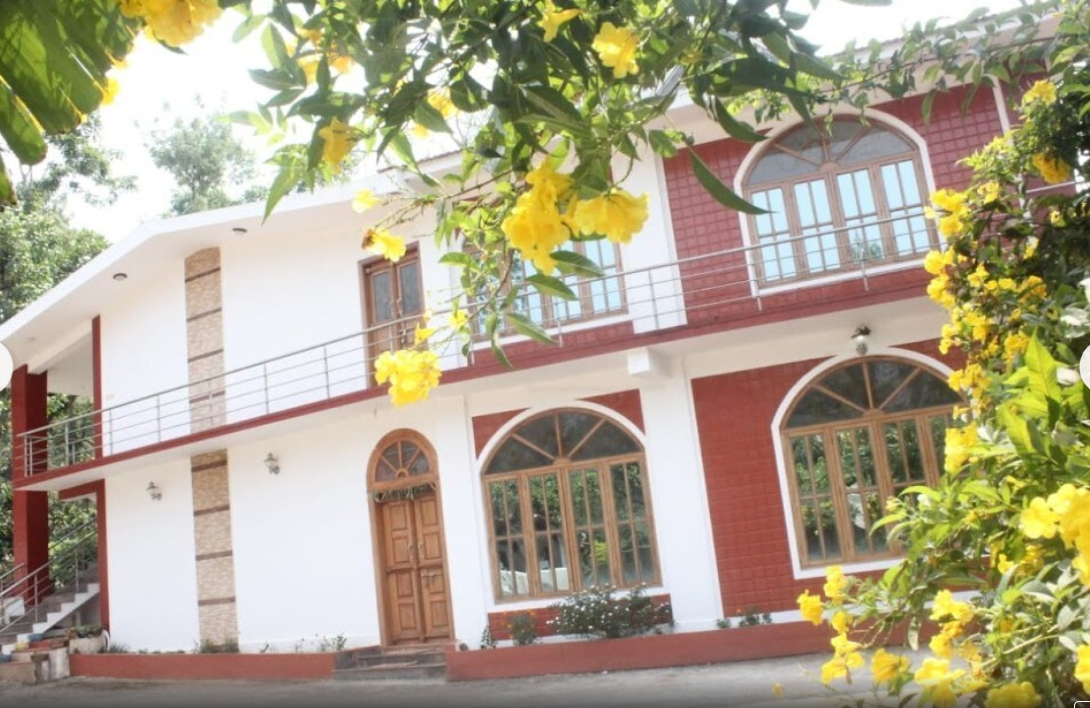 THE BAT N BALL HOME STAY