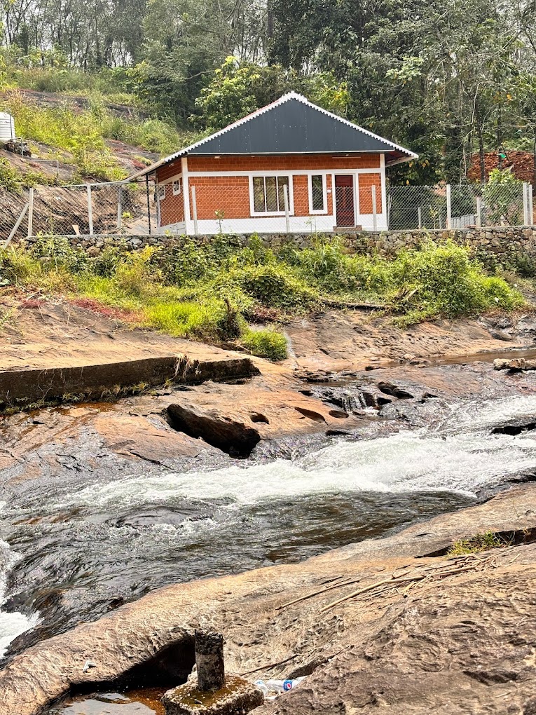 WATER VIBES HOMESTAY MAMALAKANDAM