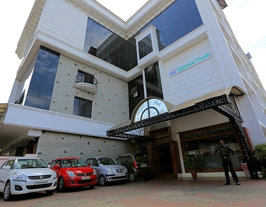 HOTEL ROYALE PARK