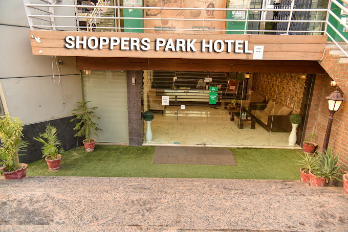 HOTEL SHOPPERS PARK