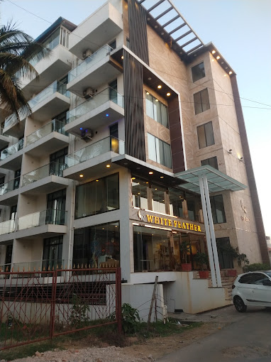 HOTEL WHITE FEATHER