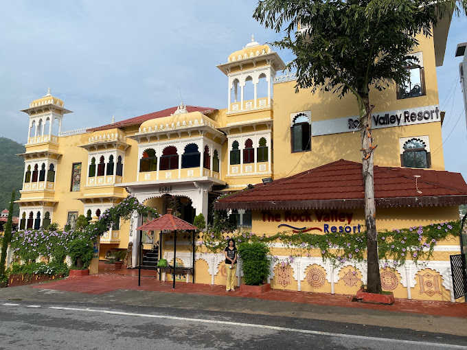 CLICK THE ROCK VALLEY RESORT