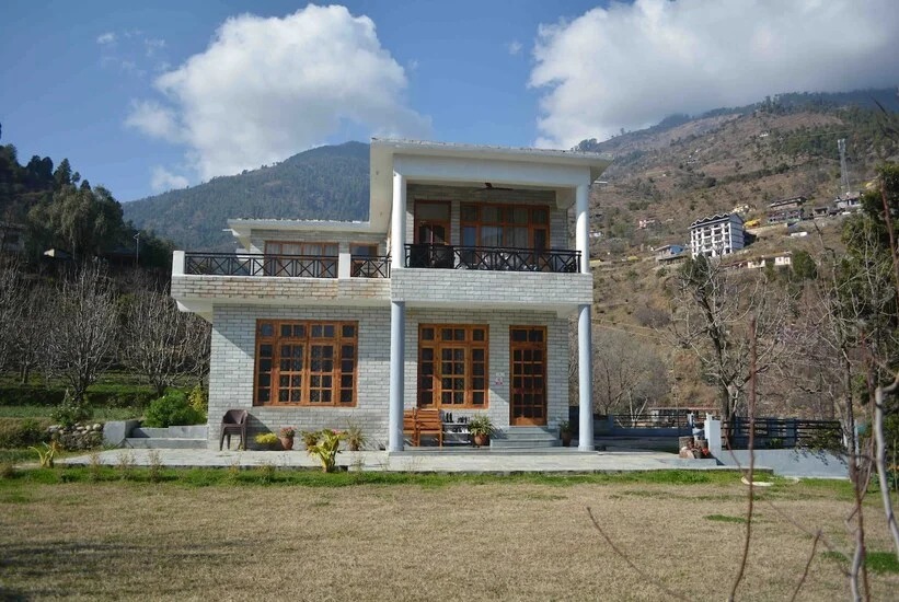 HILLS AND ORB FARMSTAY