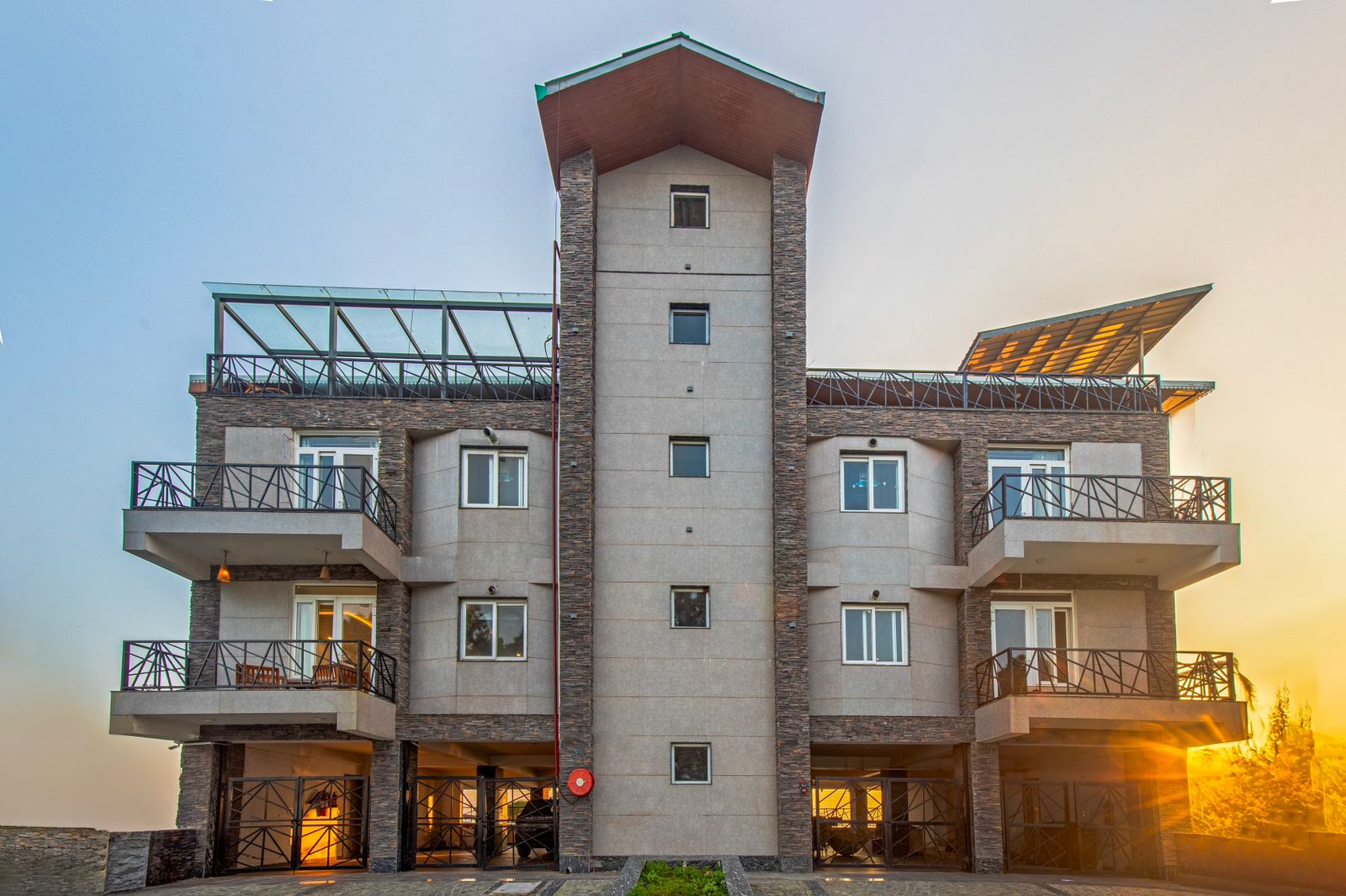 SPARKLYN HEIGHTS BAROG