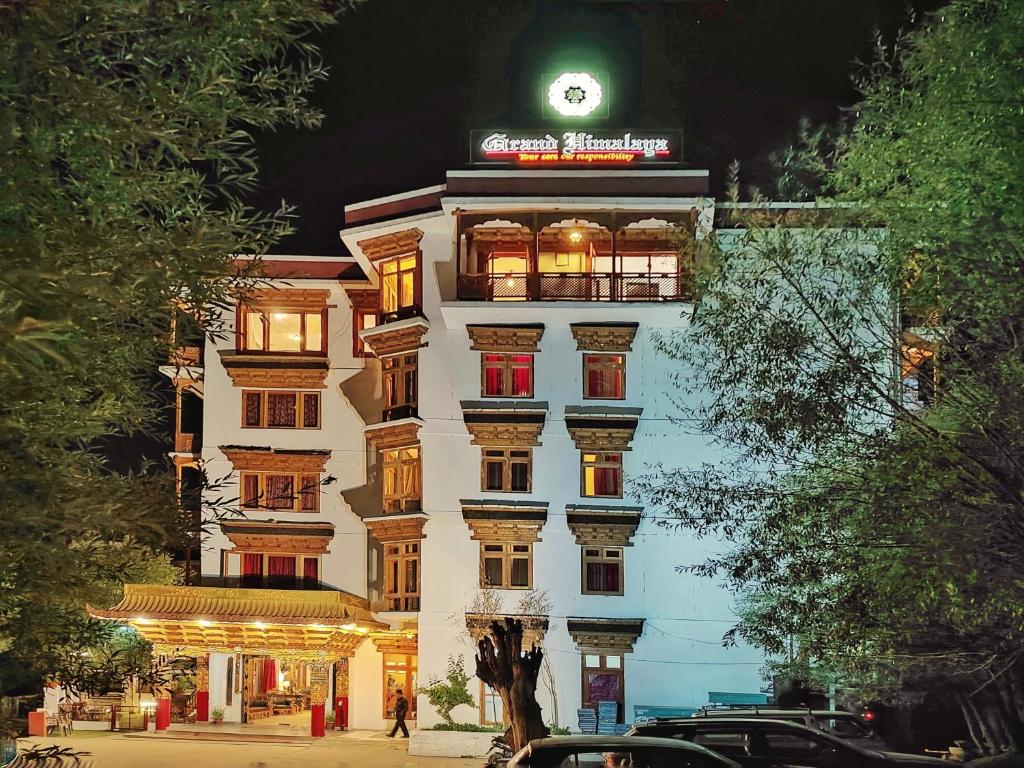 GRAND HIMALAYA - LUXURY HOTEL